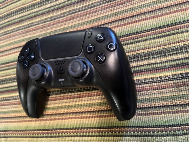 Kontwolè san fil PlayStation DualSense – Nwa