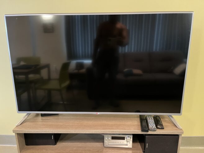 Televizyon entelijan LG 55 pous