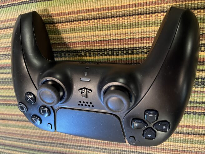 Kontwolè san fil PlayStation DualSense – Nwa