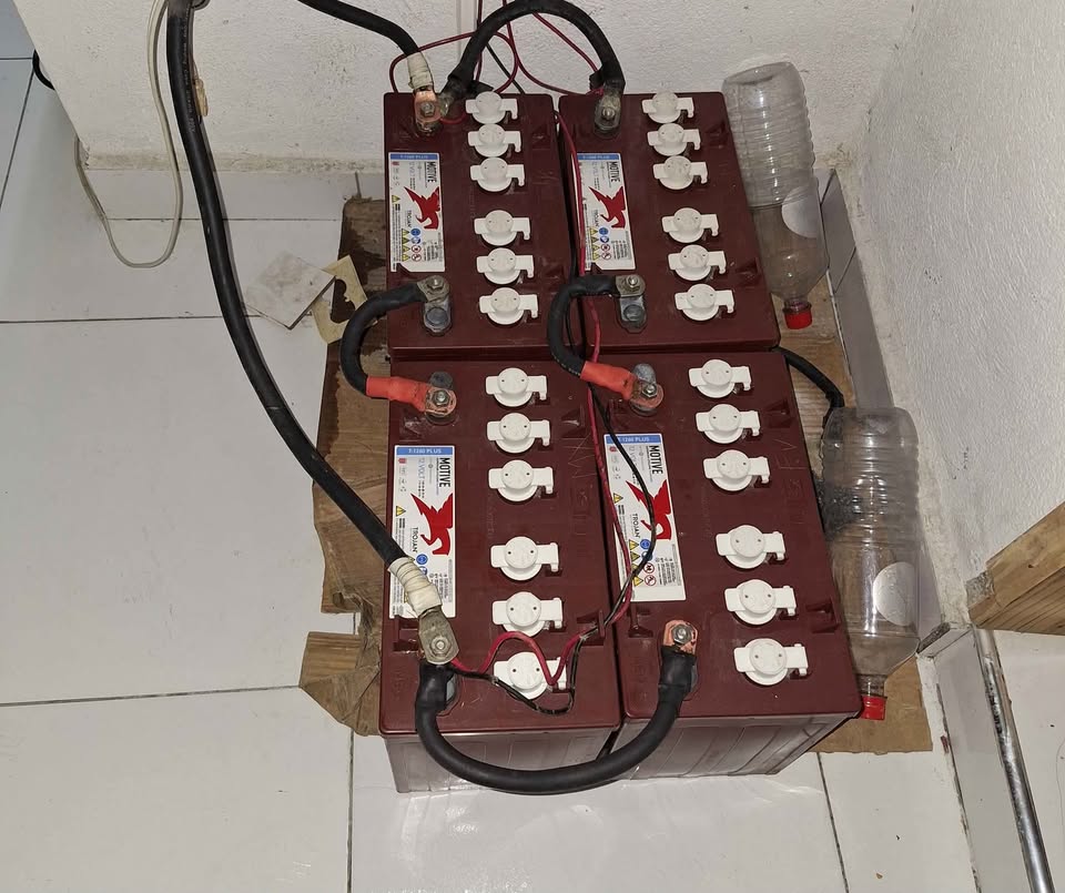 installation et maintenance de système solaire, installation et maintenance inverter et Batterie