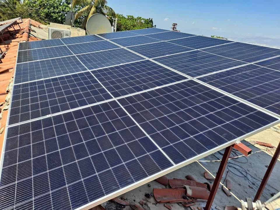 installation et maintenance de système solaire, installation et maintenance inverter et Batterie